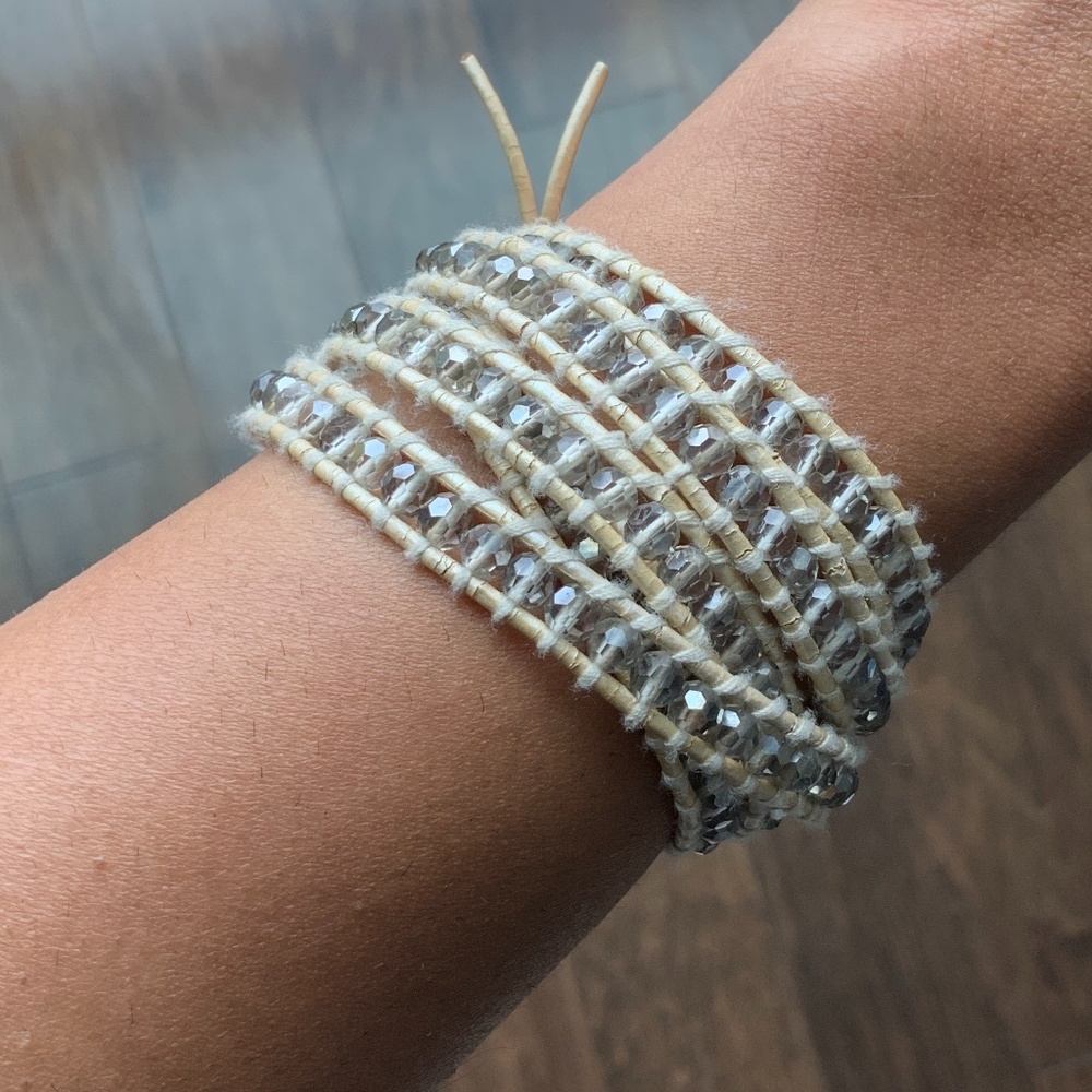 VICTORIA EMERSON Leather Wrap Bracelet with Cream toned beads
